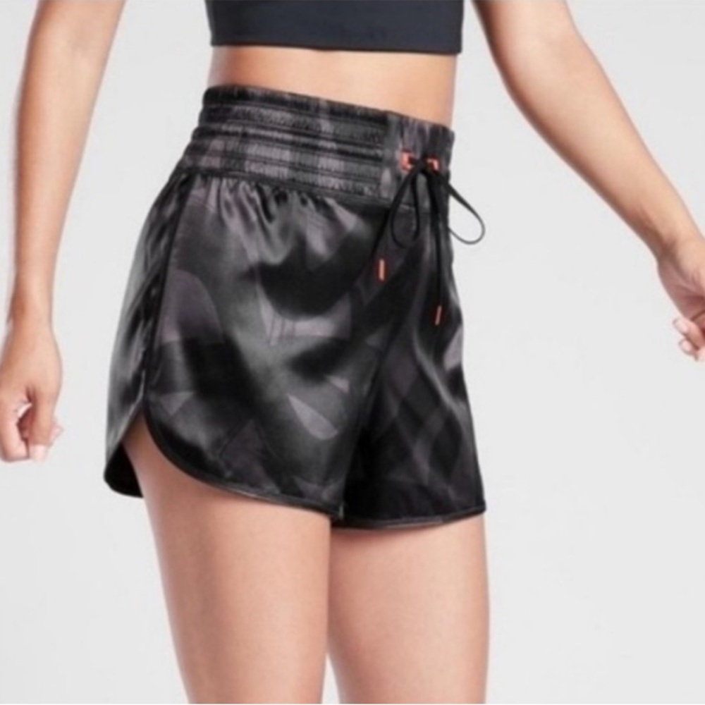 Athleta Tenacity Shorts - S